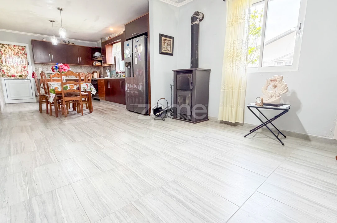 Moradia T4 para Venda em Fenais da Ajuda Foto 6