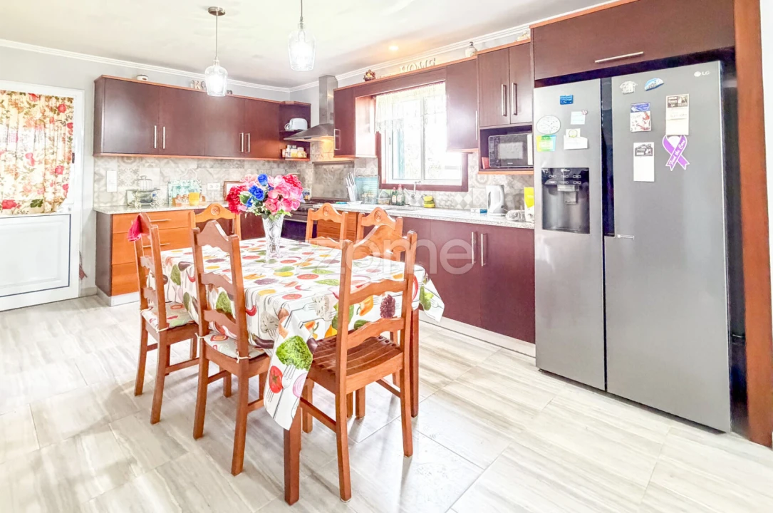 Moradia T4 para Venda em Fenais da Ajuda Foto 5