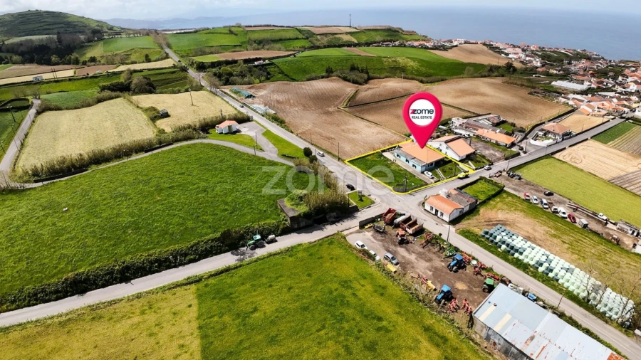 Moradia T4 para Venda em Fenais da Ajuda