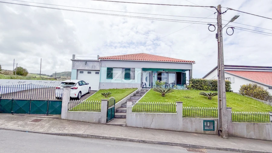 Moradia T4 para Venda em Fenais da Ajuda