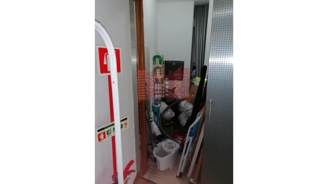 Escritório para Arrendamento em Santo António