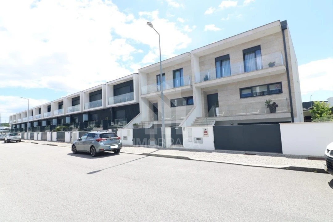 Moradia T3 para Venda em Merelim (São Pedro) e Frossos Foto 1