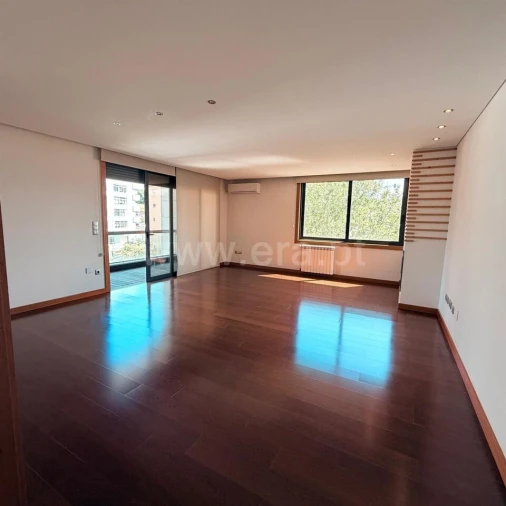 Apartamento T3 para Venda em Oliveira do Douro Foto 2