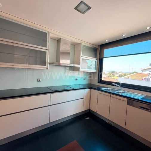 Apartamento T3 para Venda em Oliveira do Douro Foto 3