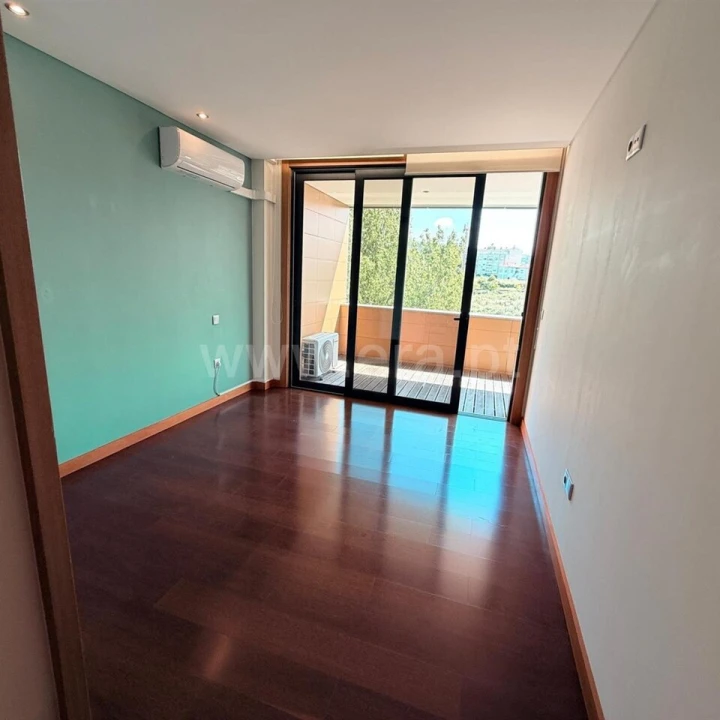 Apartamento T3 para Venda em Oliveira do Douro Foto 17