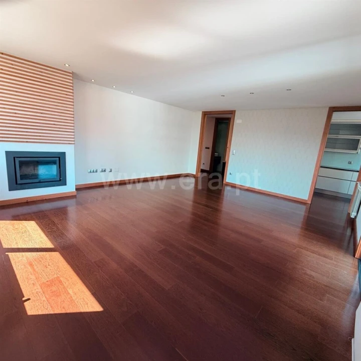 Apartamento T3 para Venda em Oliveira do Douro Foto 1