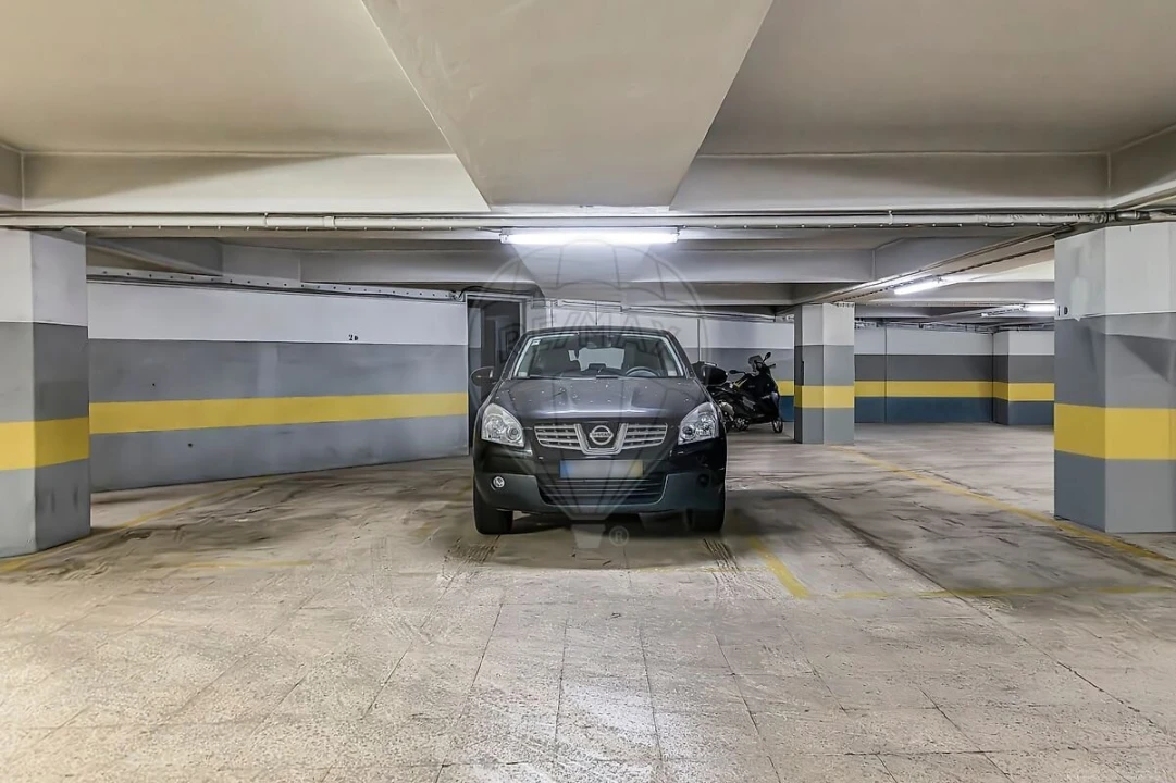 Apartamento T4 para Venda em Alvalade Foto 11