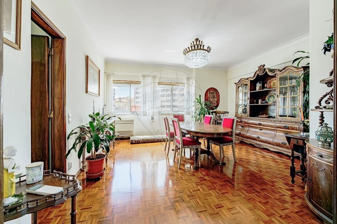 Apartamento T4 para Venda em Alvalade Foto 2