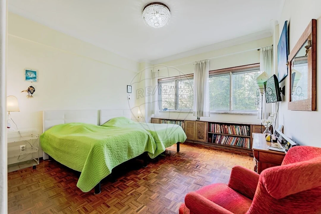 Apartamento T4 para Venda em Alvalade Foto 4