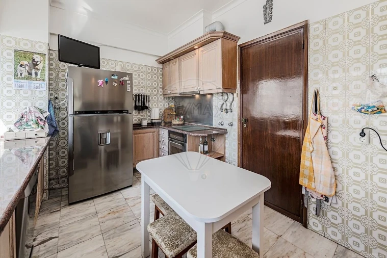 Apartamento T4 para Venda em Alvalade Foto 8