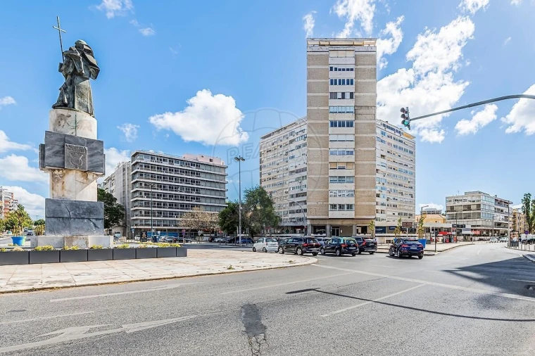 Apartamento T4 para Venda em Alvalade Foto 13