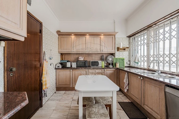 Apartamento T4 para Venda em Alvalade Foto 7