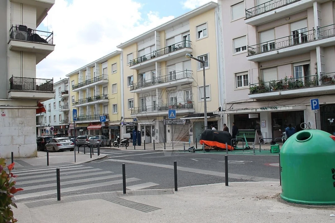 Loja para Arrendamento em Alvalade Foto 18