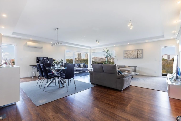 Apartamento T4 para Venda em Carcavelos e Parede