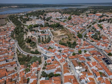 Terreno para Venda em Santa Maria do Castelo e Santiago e Santa Susana