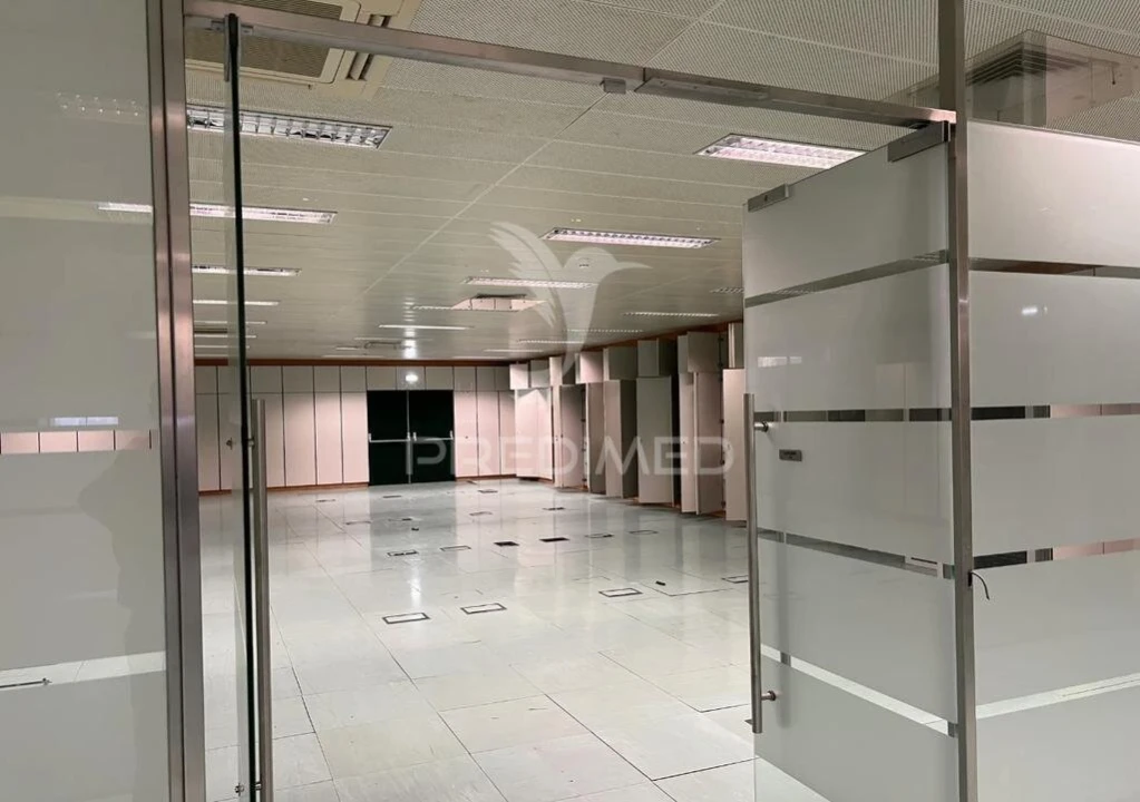 Armazém para Venda em Carnaxide e Queijas Foto 7