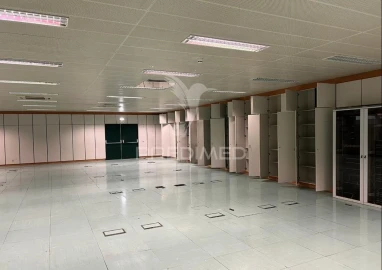 Armazém para Venda em Carnaxide e Queijas