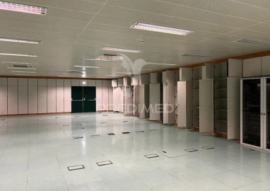 Armazém para Venda em Carnaxide e Queijas