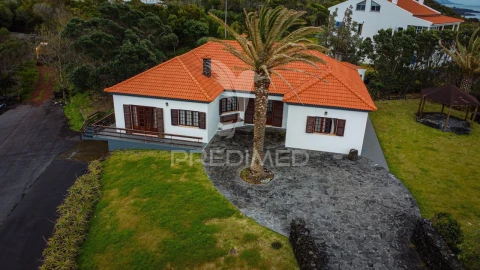 Moradia T3 para Venda em Urzelina (São Mateus)