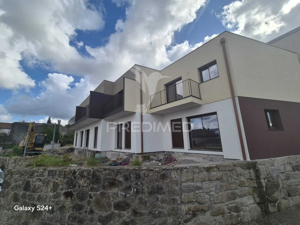 Moradia T2 para Venda em Lamas Foto 1