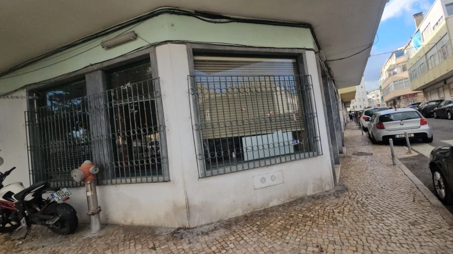 Loja para Arrendamento em Queluz e Belas