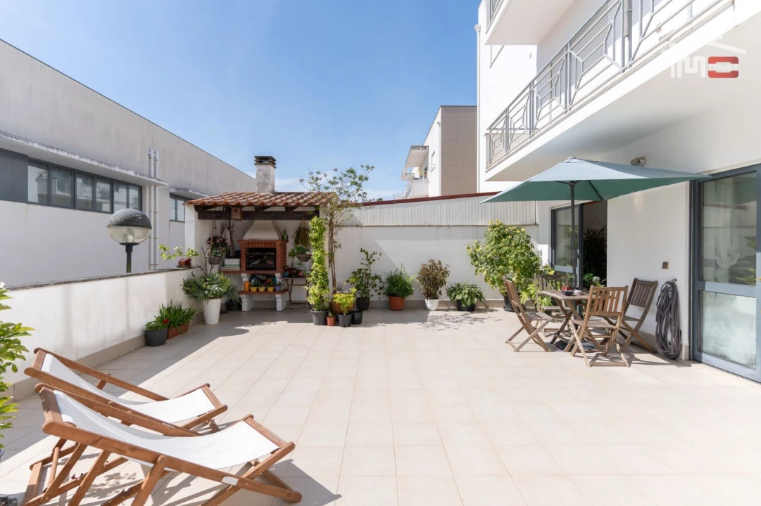 Apartamento T1 para Venda em Nazare Foto 15