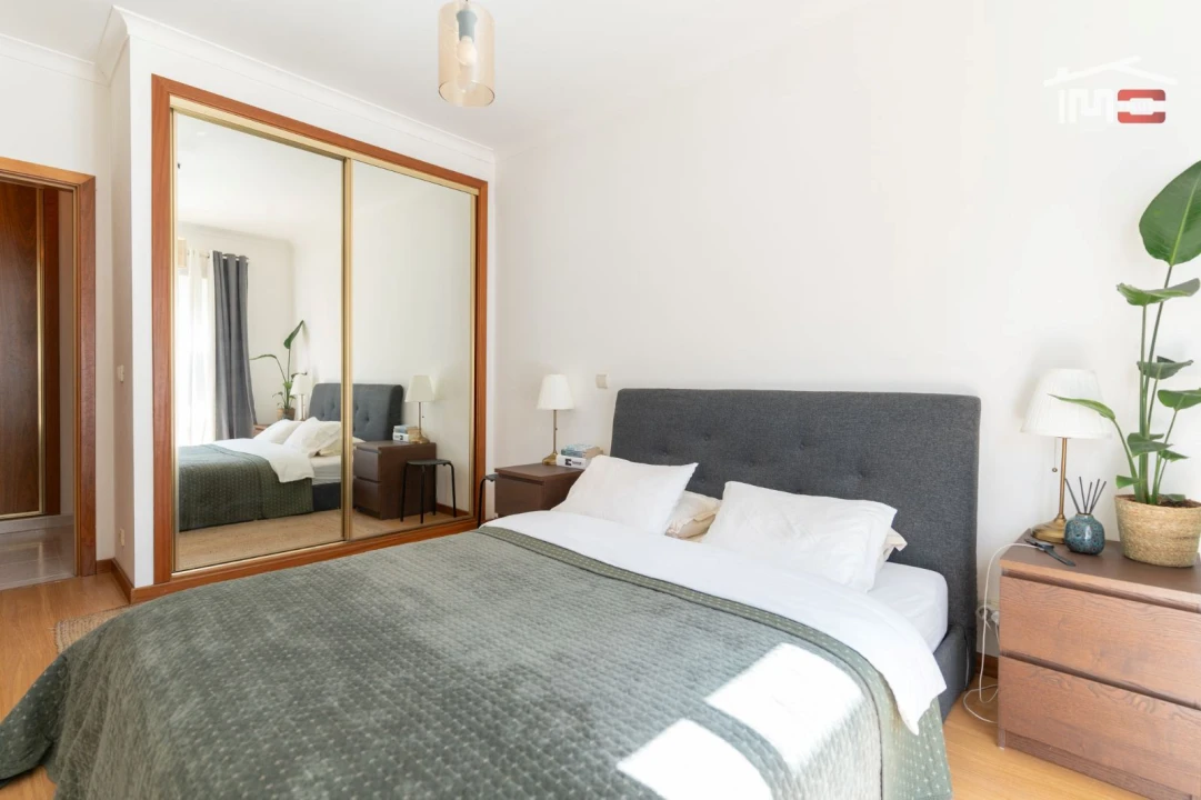 Apartamento T1 para Venda em Nazare Foto 9