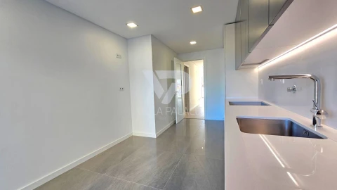 Apartamento T3 para Arrendamento em Carcavelos e Parede