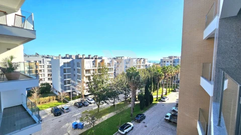 Apartamento T3 para Arrendamento em Carcavelos e Parede