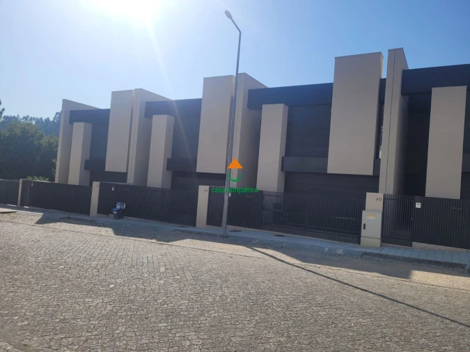 Moradia T3 para Venda em Fânzeres e São Pedro da Cova Foto 2