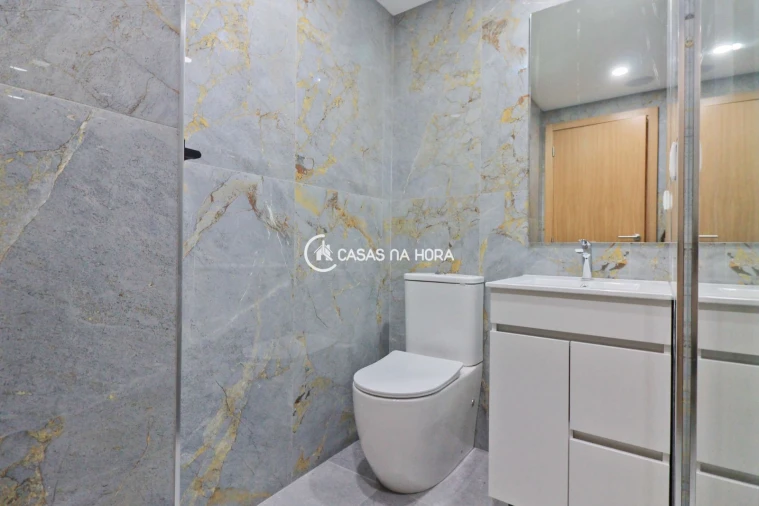 Apartamento T0 para Venda em Mafamude e Vilar do Paraíso Foto 26