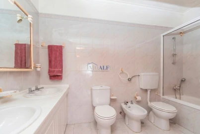 Apartamento T3 para Venda em Massamá e Monte Abraão