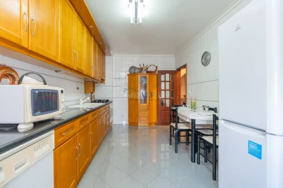 Apartamento T3 para Venda em Massamá e Monte Abraão