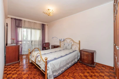 Apartamento T3 para Venda em Massamá e Monte Abraão