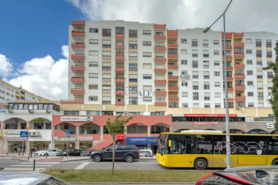 Apartamento T3 para Venda em Massamá e Monte Abraão