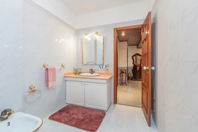 Apartamento T3 para Venda em Massamá e Monte Abraão
