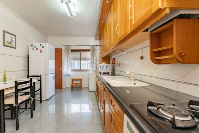Apartamento T3 para Venda em Massamá e Monte Abraão