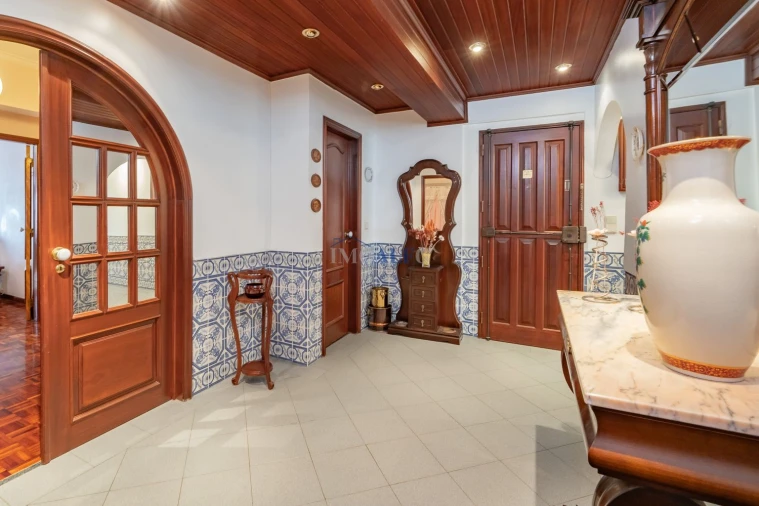 Apartamento T3 para Venda em Massamá e Monte Abraão Foto 17