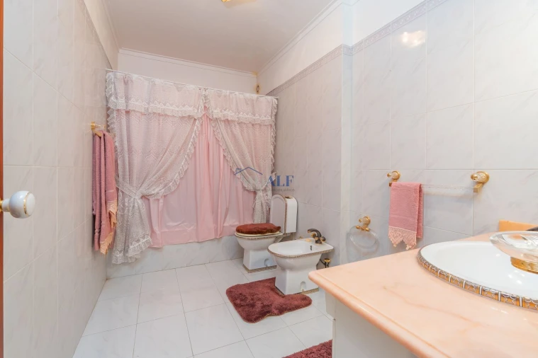 Apartamento T3 para Venda em Massamá e Monte Abraão Foto 16