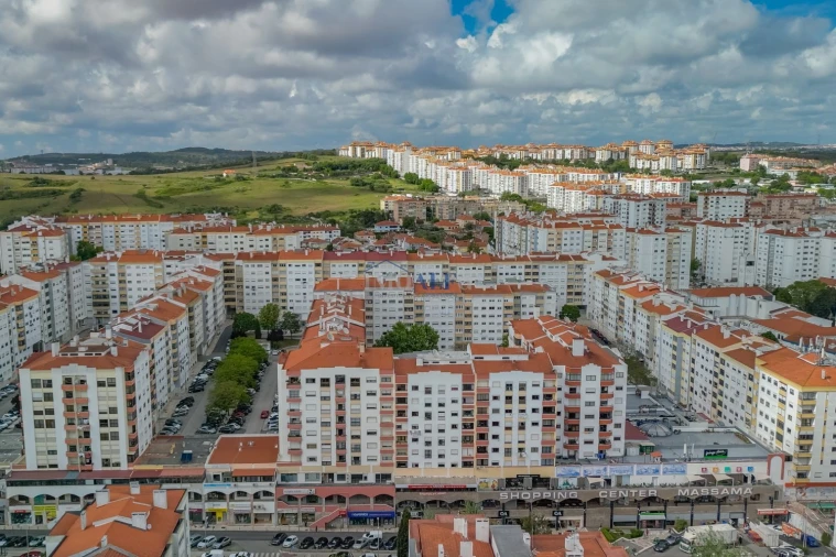 Apartamento T3 para Venda em Massamá e Monte Abraão Foto 33