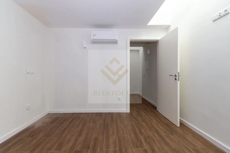 Apartamento T2 para Venda em Argoncilhe Foto 12