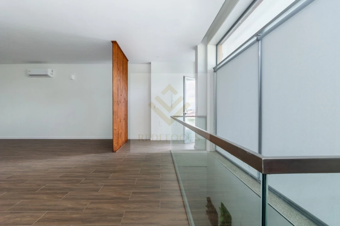 Apartamento T2 para Venda em Argoncilhe Foto 4