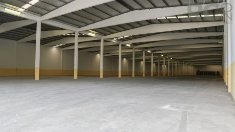 Loja para Arrendamento em Silveira