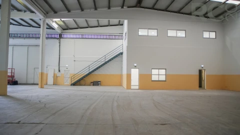 Loja para Arrendamento em Silveira