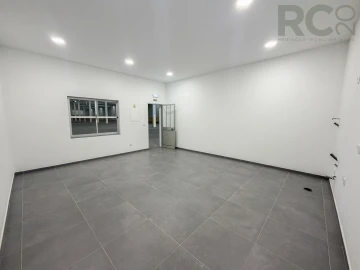 Loja para Arrendamento em Silveira