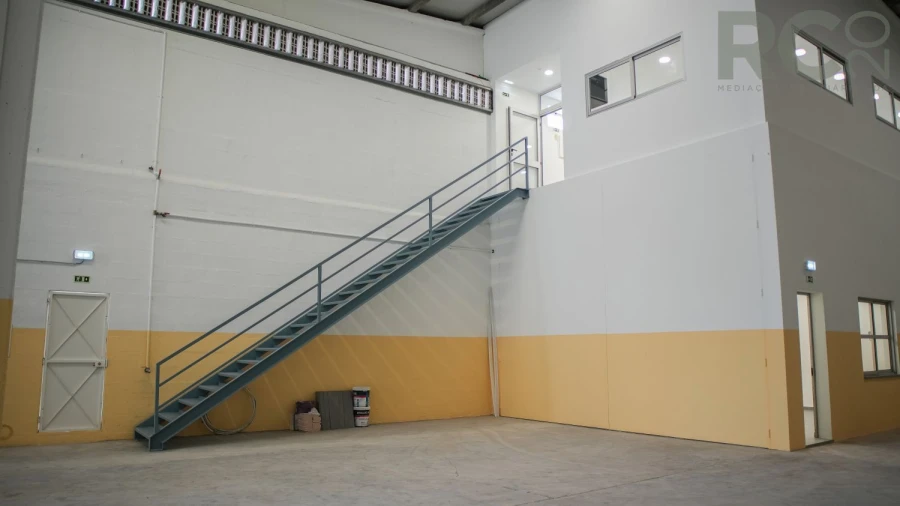 Loja para Arrendamento em Silveira Foto 17