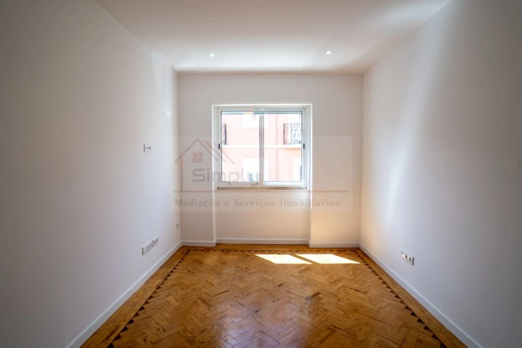 Apartamento T2 para Venda em Ajuda Foto 8