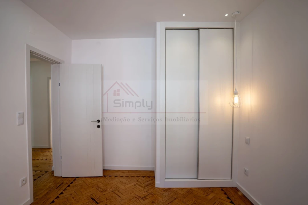 Apartamento T2 para Venda em Ajuda Foto 14