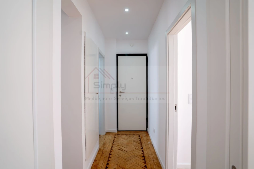 Apartamento T2 para Venda em Ajuda Foto 2