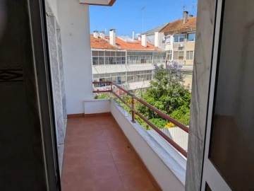 Apartamento T3 para Venda em São João Baptista e Santa Maria dos Olivais